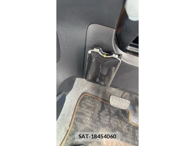 Toyota VITZ 2011-07 7330960-13