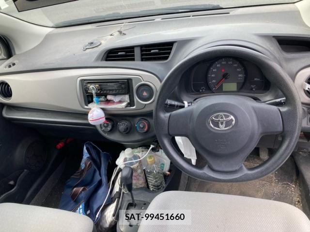 Toyota VITZ 2011-06 7360350-11