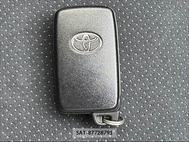 Toyota VITZ 2018-03 7360343-5