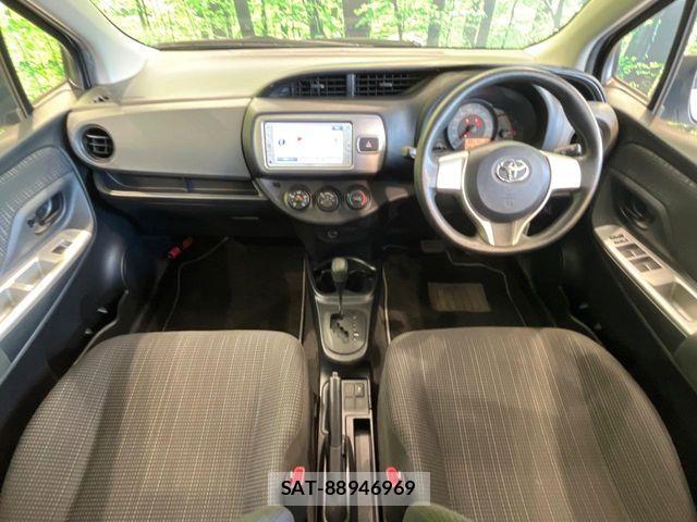 Toyota VITZ 2015-01 7360344-1