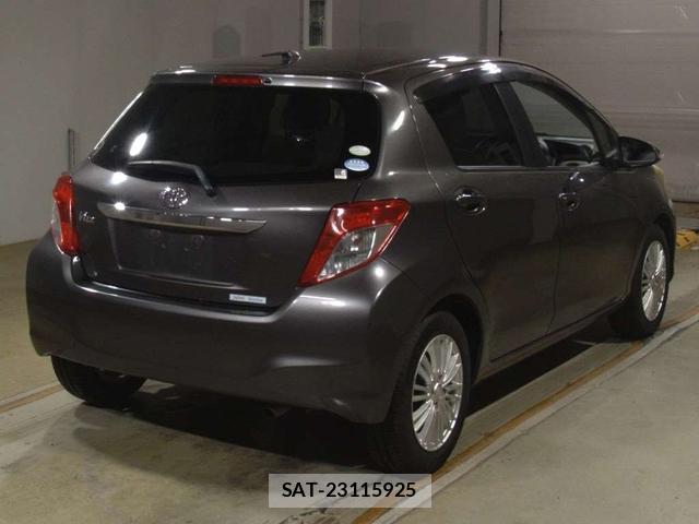 Toyota VITZ 2011-12 7400694-1