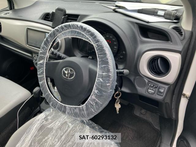 Toyota VITZ 2011-06 7458669-17