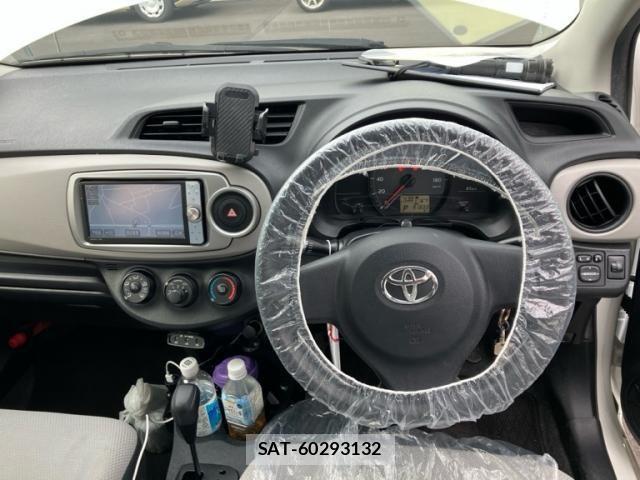 Toyota VITZ 2011-06 7458669-18