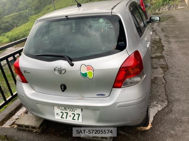 Toyota VITZ 2009-11 7458665-2