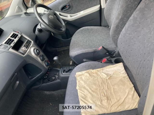 Toyota VITZ 2009-11 7458665-7