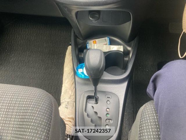 Toyota VITZ 2017-07 7458655-13