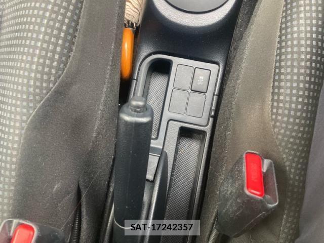 Toyota VITZ 2017-07 7458655-14