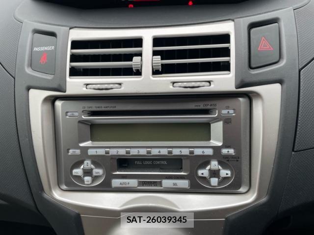 Toyota VITZ 2005-06 7458666-15