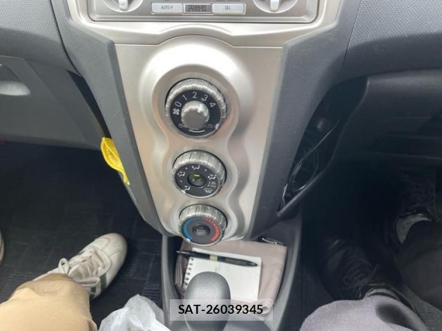 Toyota VITZ 2005-06 7458666-16