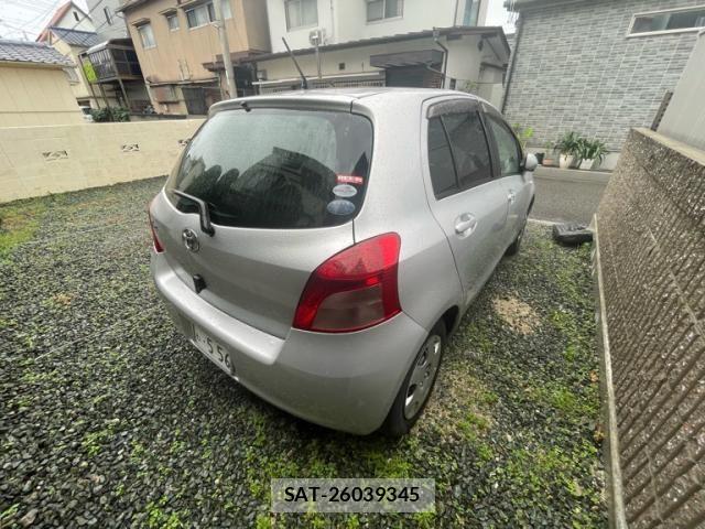 Toyota VITZ 2005-06 7458666-2