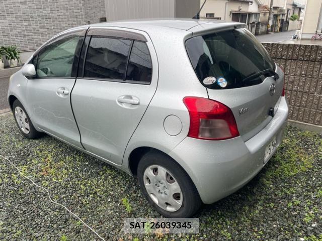 Toyota VITZ 2005-06 7458666-3