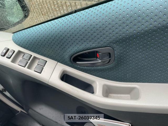 Toyota VITZ 2005-06 7458666-8