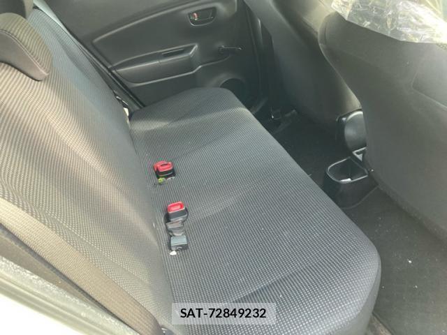 Toyota VITZ 2015-11 7503510-13