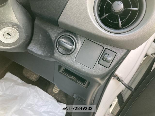 Toyota VITZ 2015-11 7503510-16