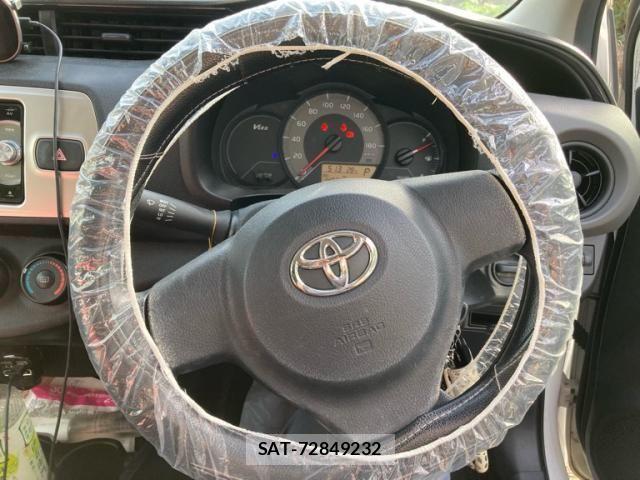 Toyota VITZ 2015-11 7503510-17