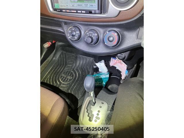 Toyota VITZ 2011-11 7510385-22