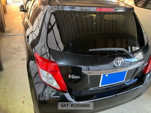 Toyota VITZ 2011-11 7510385-3