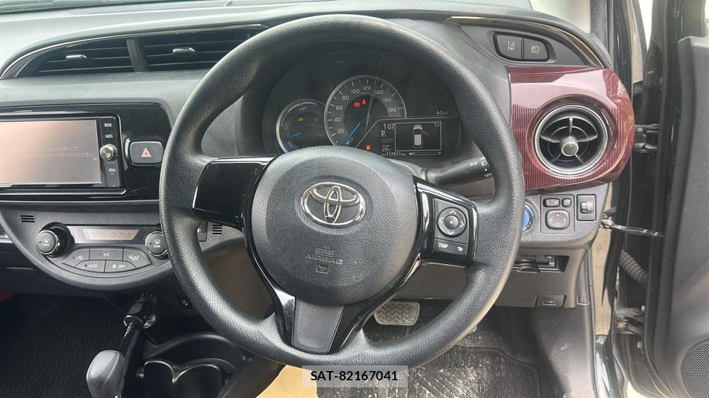 Toyota VITZ 2017 6763597-13
