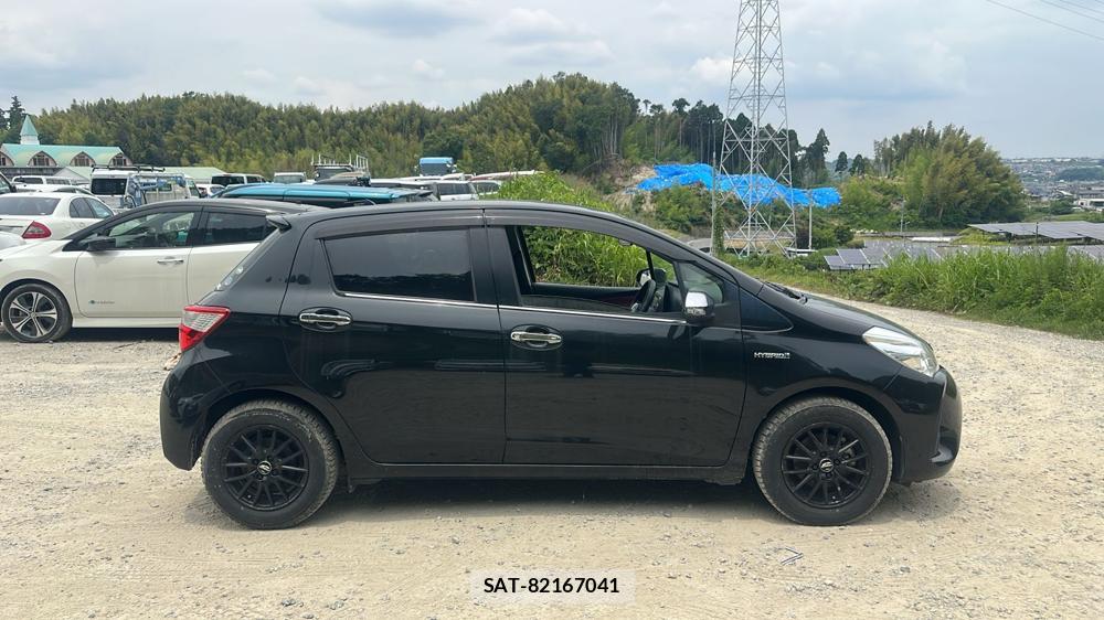 Toyota VITZ 2017 6763597-5