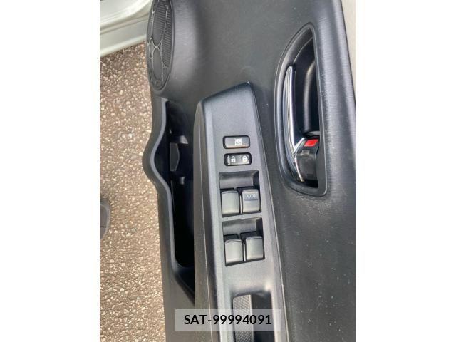 Toyota VITZ 2011-06 7563039-16