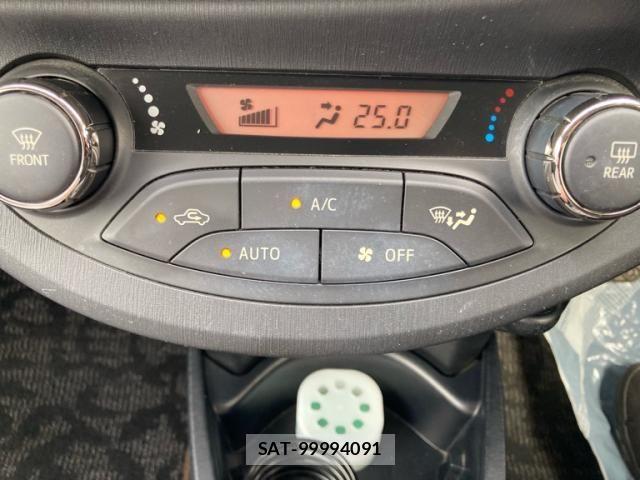 Toyota VITZ 2011-06 7563039-24