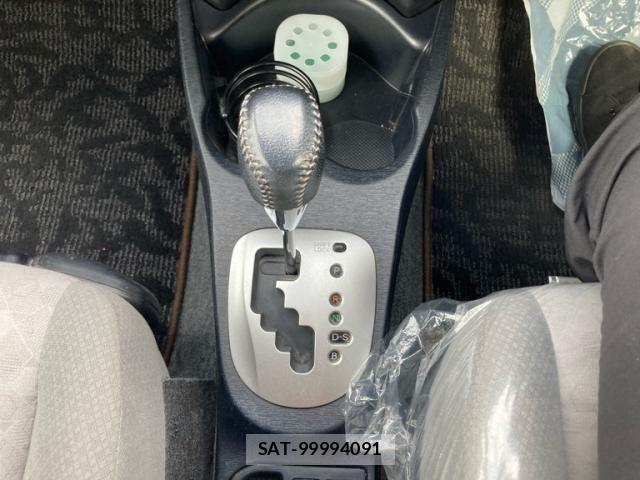 Toyota VITZ 2011-06 7563039-25
