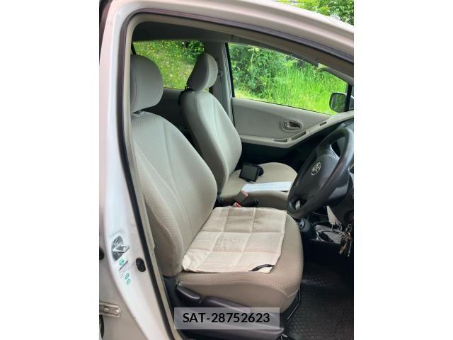 Toyota VITZ 2006-04 7563041-12