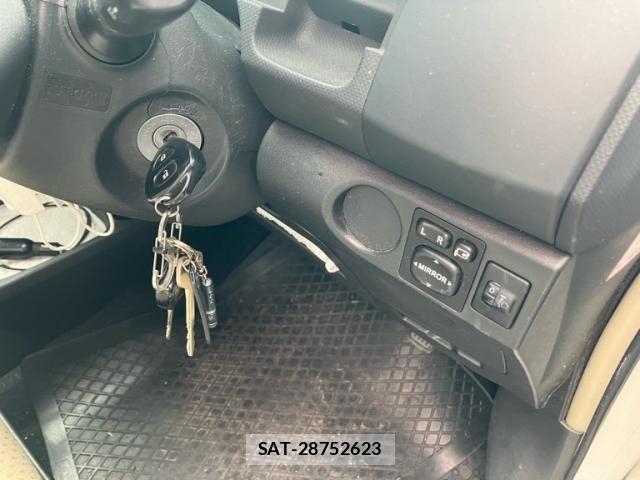 Toyota VITZ 2006-04 7563041-14