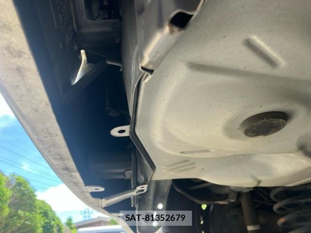 Toyota VITZ 2009-08 7563038-9