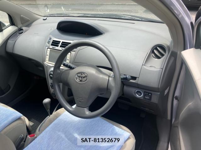 Toyota VITZ 2009-08 7563038-11