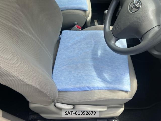 Toyota VITZ 2009-08 7563038-13