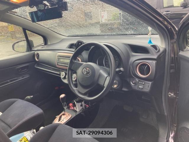 Toyota VITZ 2013-10 7621119-9