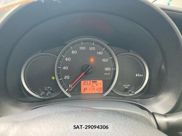 Toyota VITZ 2013-10 7621119-17