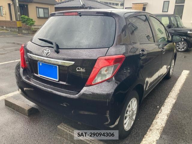 Toyota VITZ 2013-10 7621119-2
