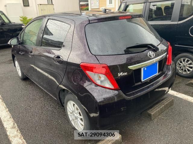 Toyota VITZ 2013-10 7621119-3