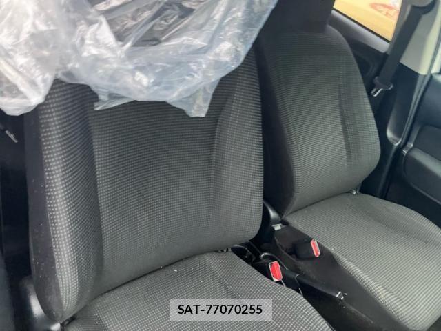 Toyota VITZ 2015-03 7621114-12