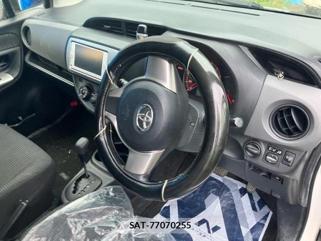 Toyota VITZ 2015-03 7621114-13