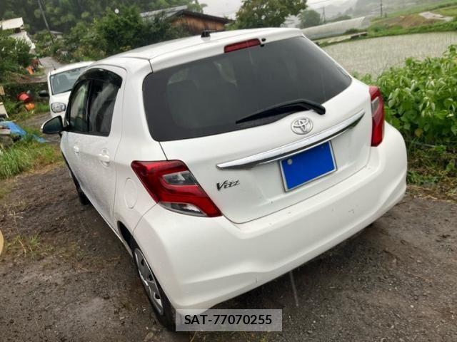 Toyota VITZ 2015-03 7621114-3