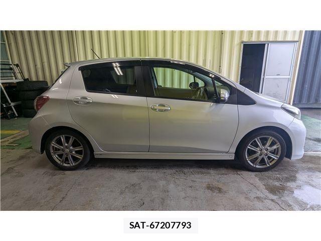 Toyota VITZ 2011-06 7621110-5