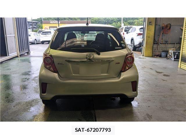 Toyota VITZ 2011-06 7621110-7