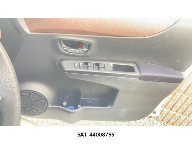 Toyota VITZ 2011-09 7621113-12