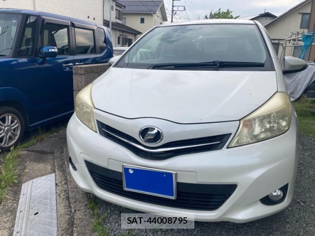 Toyota VITZ 2011-09 7621113-1