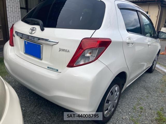 Toyota VITZ 2011-09 7621113-3