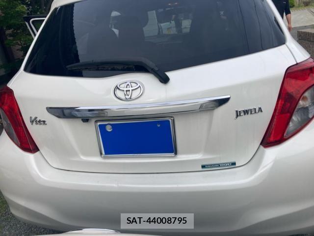 Toyota VITZ 2011-09 7621113-4