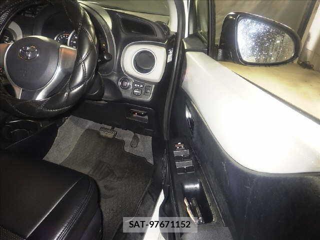 Toyota VITZ 2011-09 7686704-4