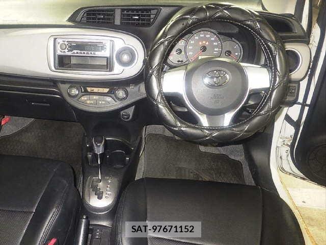 Toyota VITZ 2011-09 7686704-5