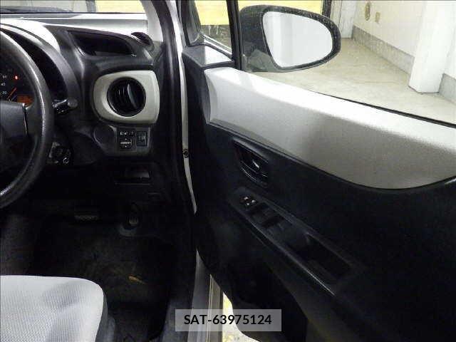 Toyota VITZ 2011-11 7686703-5