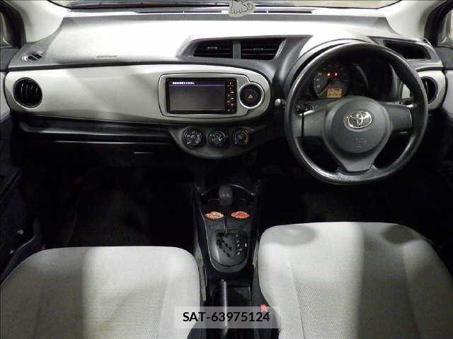 Toyota VITZ 2011-11 7686703-6