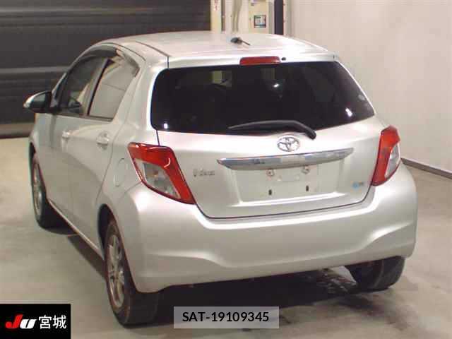 Toyota VITZ 2011 7686698-1