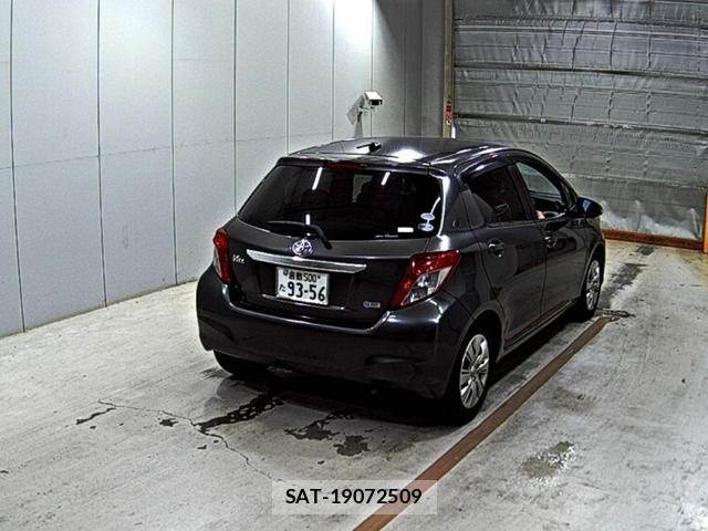 Toyota VITZ 2011-11 7686701-1